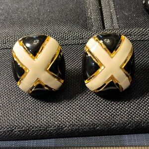 Vintage black and white enameled clip on earrings